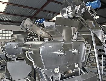 Tropical fruit line equipped with 2 Polyfruit juice extractors